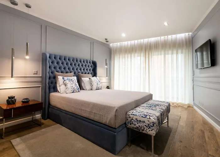 Azor Central Lodge